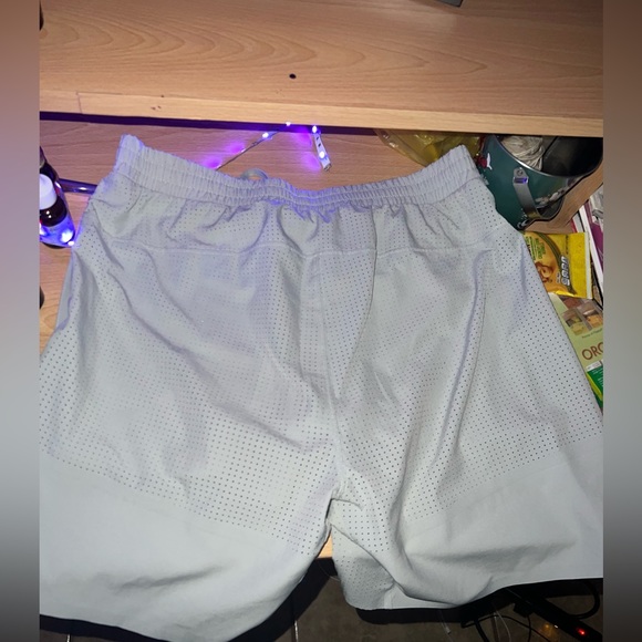 Alo yoga gray  shorts with pockets - Picture 2 of 4